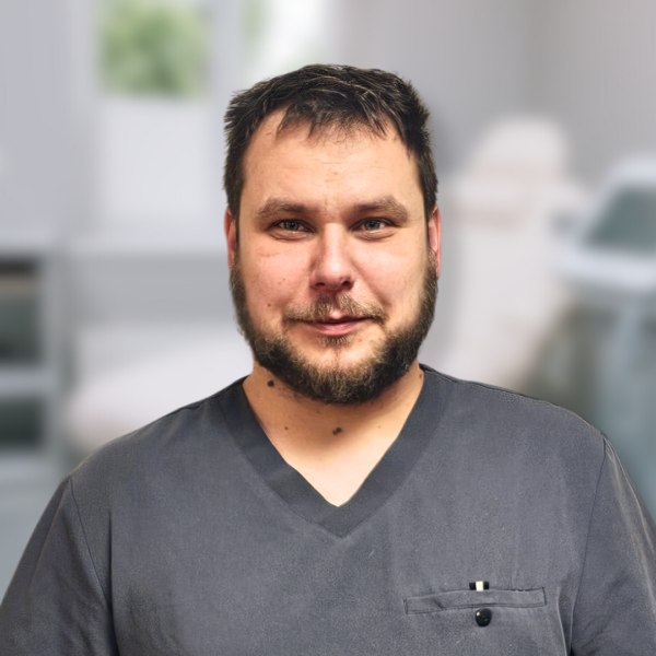 Redzams hematologs dr. Matīss Caune, portreta foto